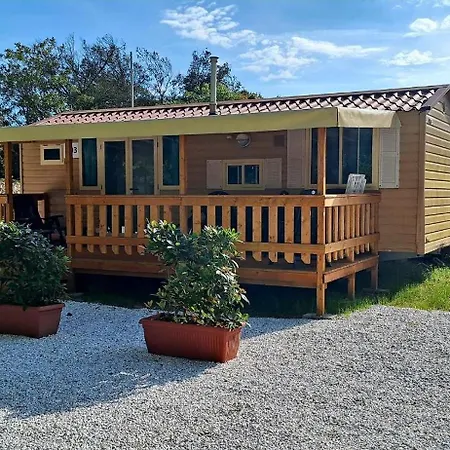 Chalet Comfortable Campsite-chalet G16 Tuscany Near Sea