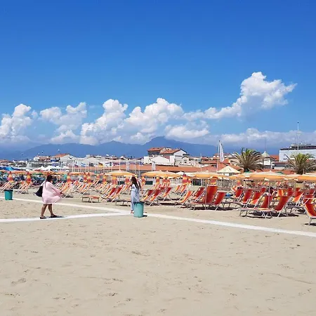 Comfortable Campsite-chalet G16 Tuscany Near Sea * Viareggio