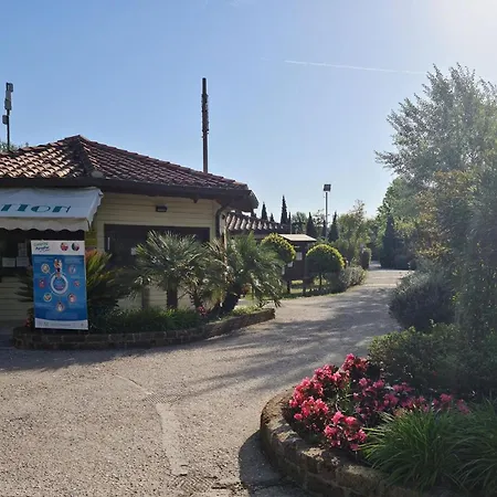 Comfortable Campsite-chalet G16 Tuscany Near Sea *