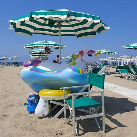 Comfortable Campsite-chalet G16 Tuscany Near Sea Chalet Viareggio