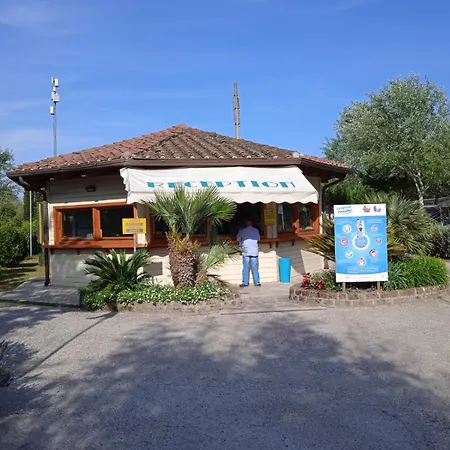 Comfortable Campsite-chalet G16 Tuscany Near Sea Viareggio