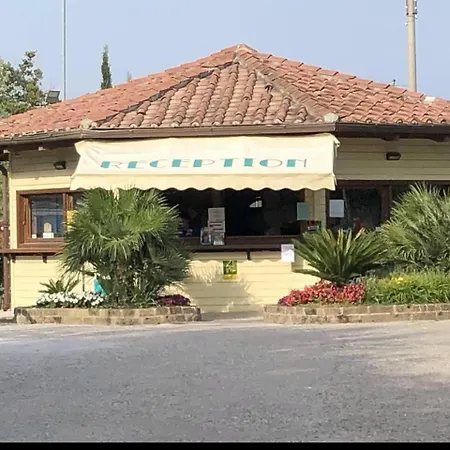 Chalet Comfortable Campsite-chalet G16 Tuscany Near Sea *